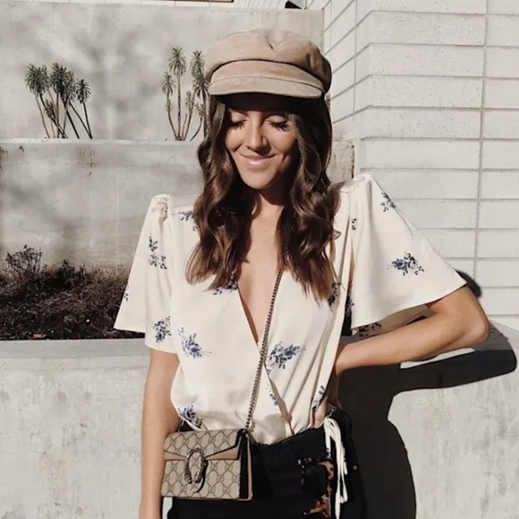 ASTR THE LABLE Hadley Cream with Blue Floral Print Bodysuit Lulus. Size Small - Picture 6 of 14